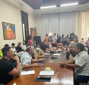 Prefeito de Várzea-RN Pedro Sales participa de reunião para tratar de soluções para as últimas chuvas que atingiram nosso município