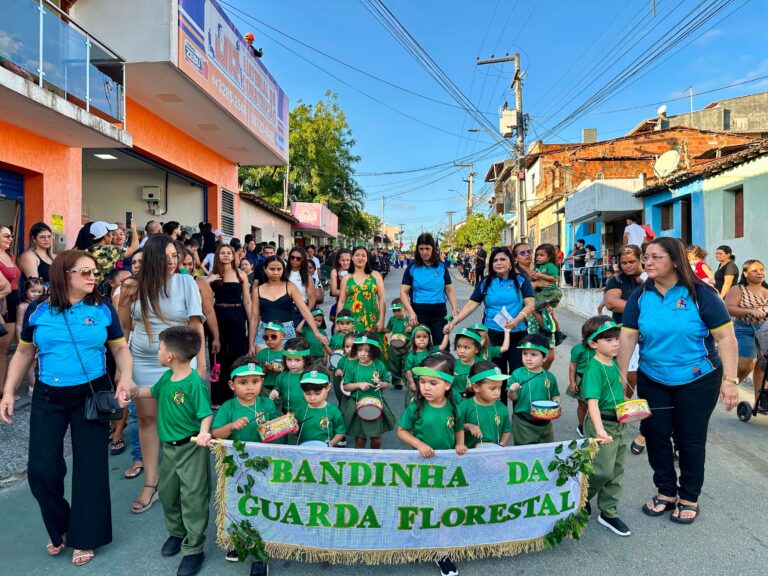 O civismo, o respeito e o amor pela nossa terra passaram pelas ruas de Várzea — foto 10