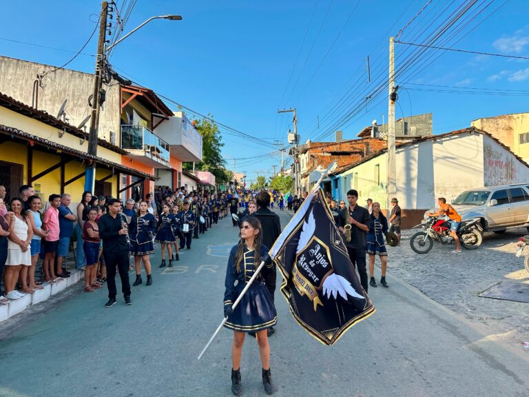 O civismo, o respeito e o amor pela nossa terra passaram pelas ruas de Várzea — foto 12