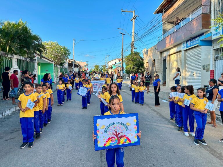 O civismo, o respeito e o amor pela nossa terra passaram pelas ruas de Várzea — foto 15