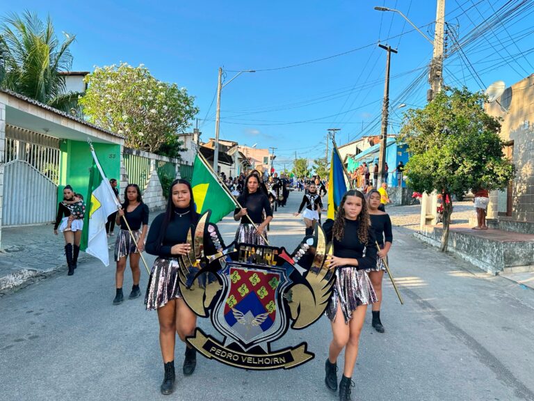 O civismo, o respeito e o amor pela nossa terra passaram pelas ruas de Várzea — foto 16