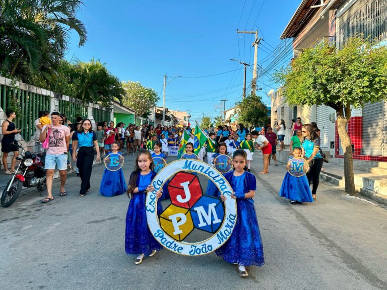 O civismo, o respeito e o amor pela nossa terra passaram pelas ruas de Várzea — foto 19