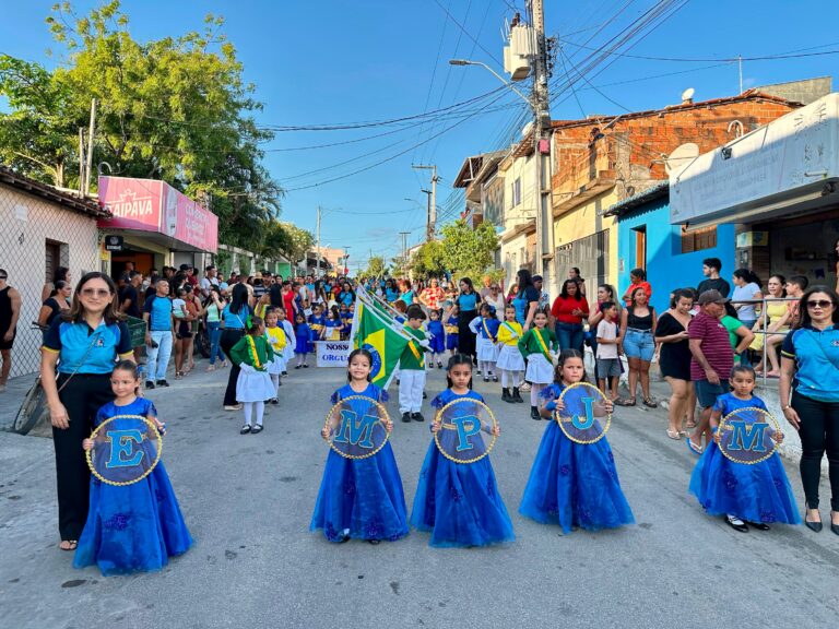 O civismo, o respeito e o amor pela nossa terra passaram pelas ruas de Várzea — foto 8