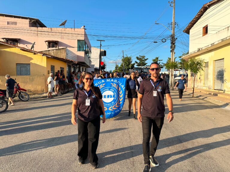 O civismo, o respeito e o amor pela nossa terra passaram pelas ruas de Várzea — foto 11