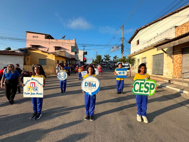 O civismo, o respeito e o amor pela nossa terra passaram pelas ruas de Várzea — foto 14