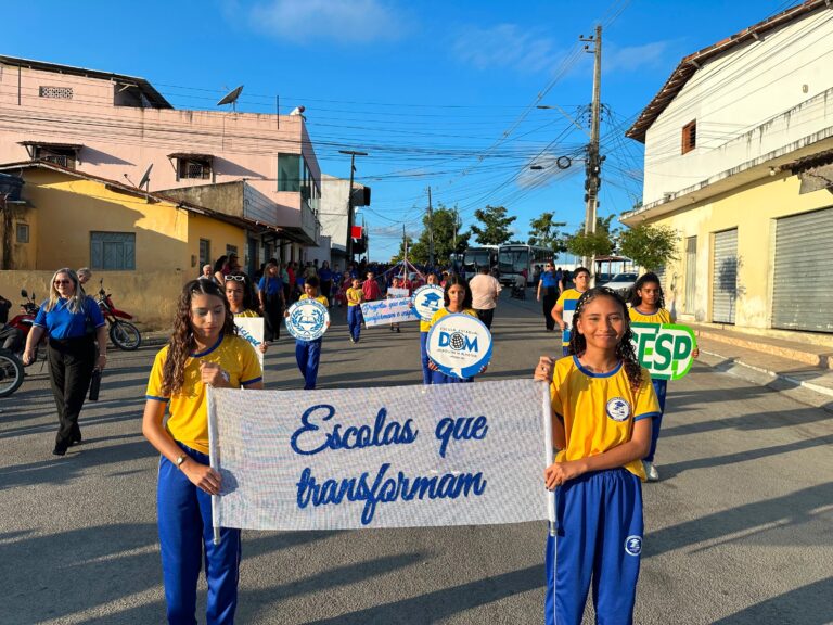O civismo, o respeito e o amor pela nossa terra passaram pelas ruas de Várzea — foto 15