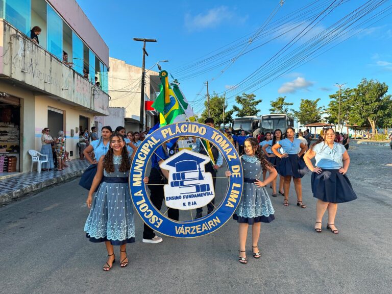 O civismo, o respeito e o amor pela nossa terra passaram pelas ruas de Várzea — foto 16