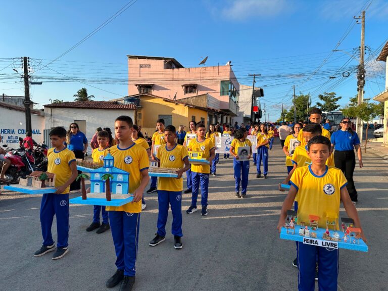 O civismo, o respeito e o amor pela nossa terra passaram pelas ruas de Várzea — foto 17