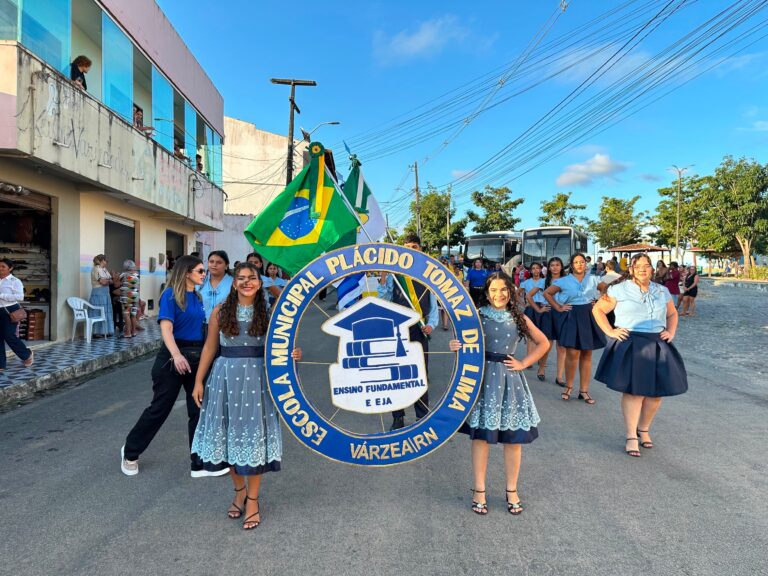 O civismo, o respeito e o amor pela nossa terra passaram pelas ruas de Várzea — foto 18