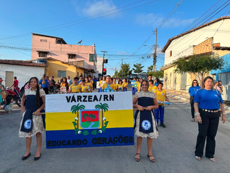 O civismo, o respeito e o amor pela nossa terra passaram pelas ruas de Várzea — foto 19