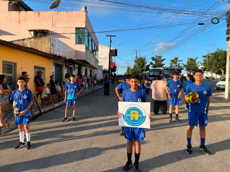 O civismo, o respeito e o amor pela nossa terra passaram pelas ruas de Várzea — foto 20