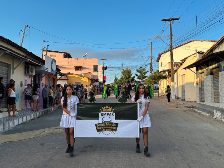O civismo, o respeito e o amor pela nossa terra passaram pelas ruas de Várzea — foto 10