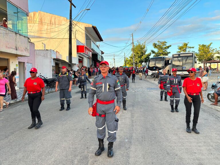 O civismo, o respeito e o amor pela nossa terra passaram pelas ruas de Várzea — foto 12