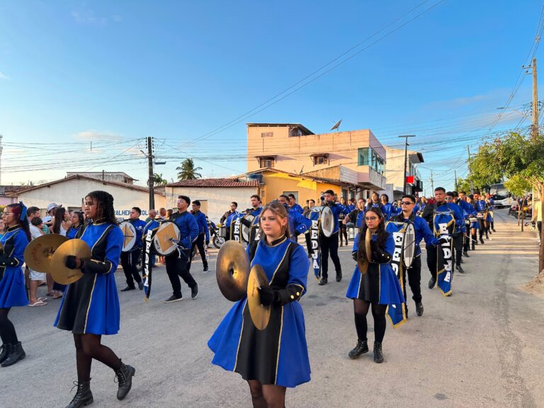 O civismo, o respeito e o amor pela nossa terra passaram pelas ruas de Várzea — foto 15