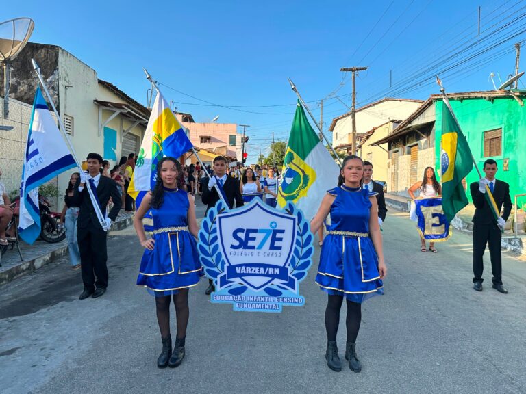 O civismo, o respeito e o amor pela nossa terra passaram pelas ruas de Várzea — foto 18