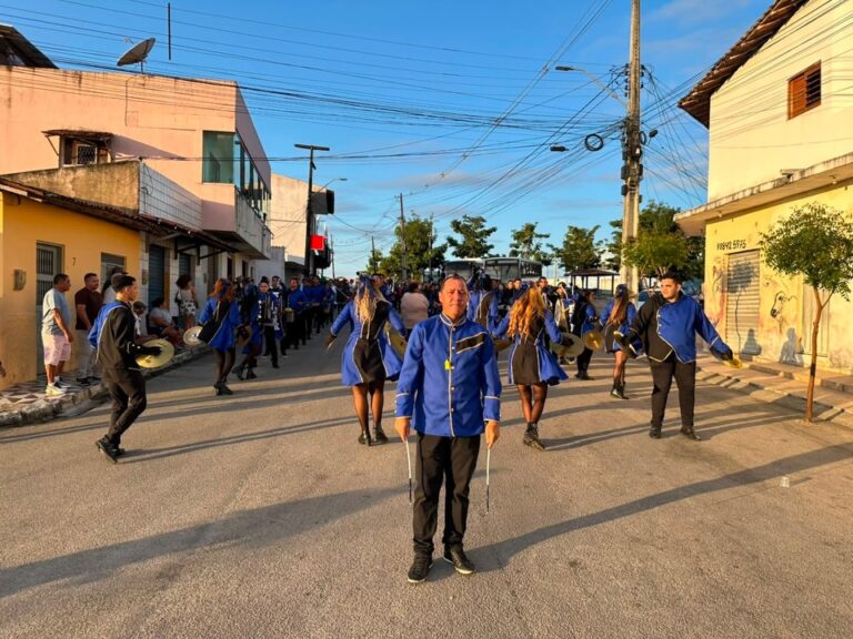 O civismo, o respeito e o amor pela nossa terra passaram pelas ruas de Várzea — foto 19